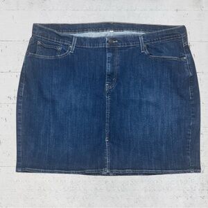 Levi’s Iconic Blue Denim Classic Jean Mini Skirt Size 24W
